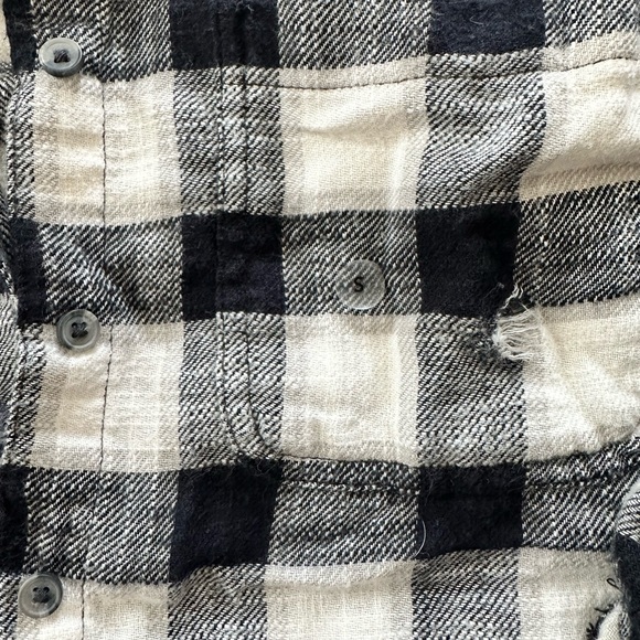 American Eagle Outfitters Black and White Plaid hooded flannel. Cropped - Picture 3 of 4